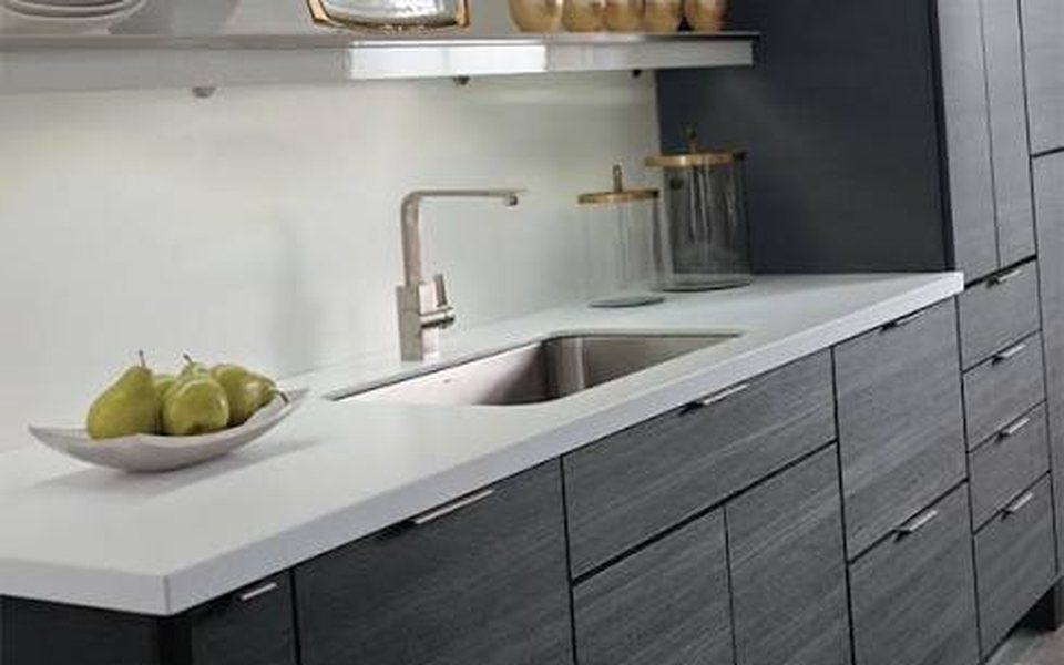 Modern kitchen with a white worktop and dark cabinets